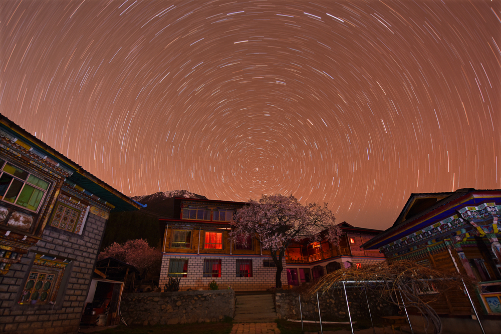 复件 林芝波密县嘎朗村星空下的藏族民居。周�? �?.JPG